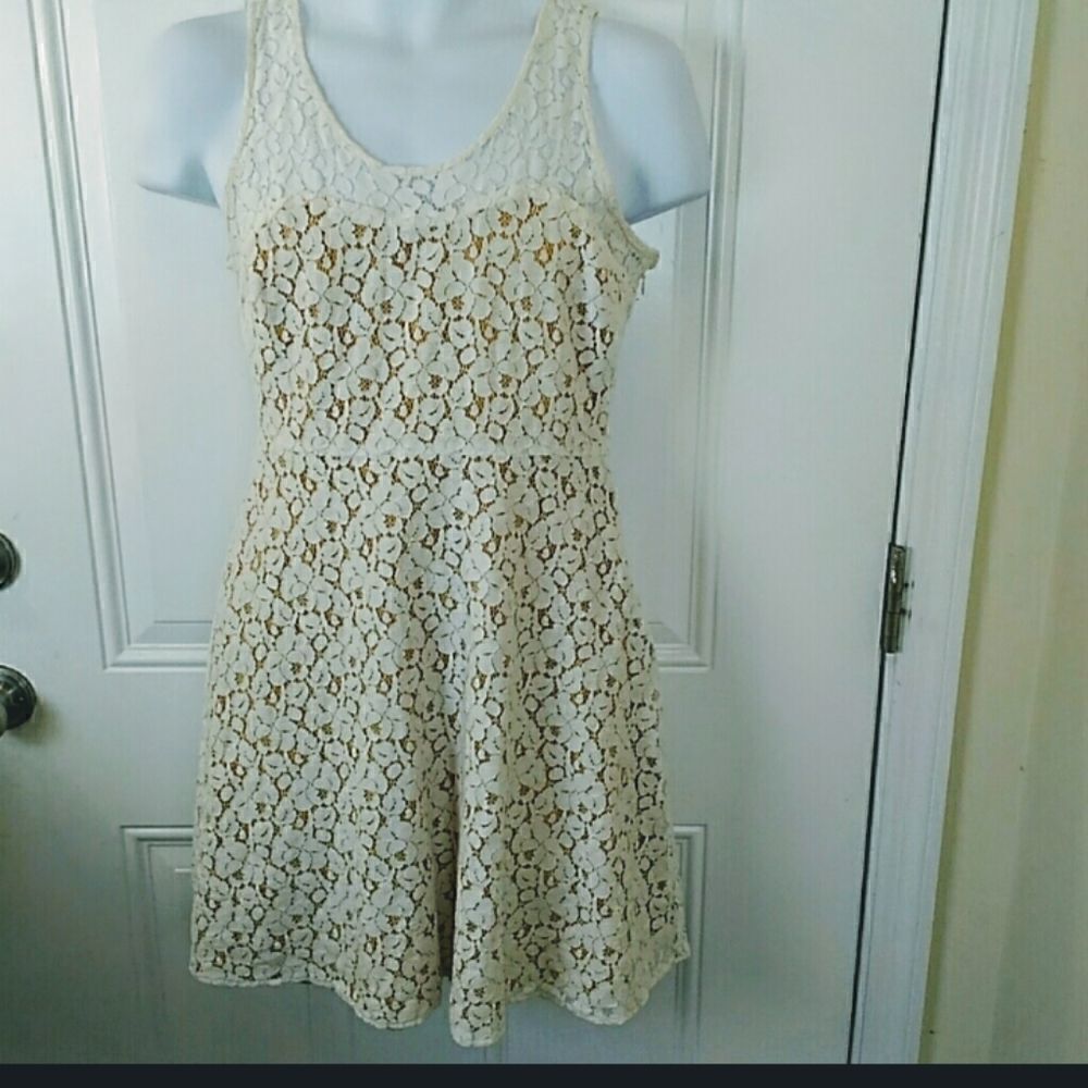 (3/$20) I ( heart) RONSON cream sleeveless lace dress